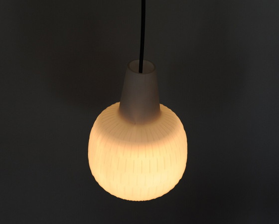 Image 1 of Aloys Gangkofner vintage melkglazen hanglampje