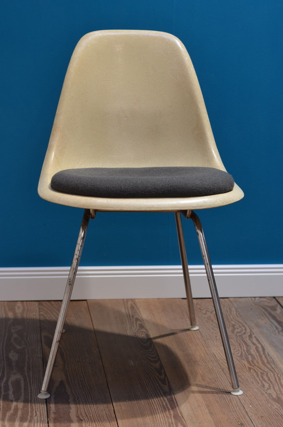 Image 1 of Glasvezel stoel Dsx Charles & Ray Eames Herman Miller jaren 50