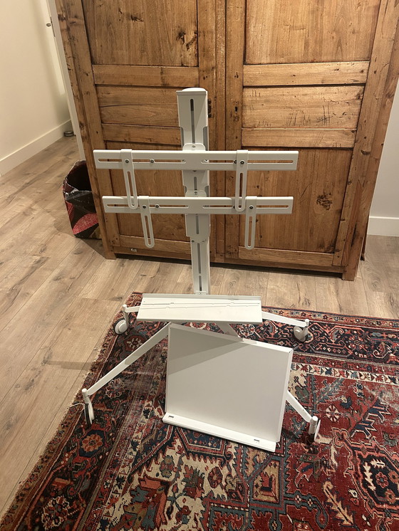 Image 1 of Rijdbaar Tv Console