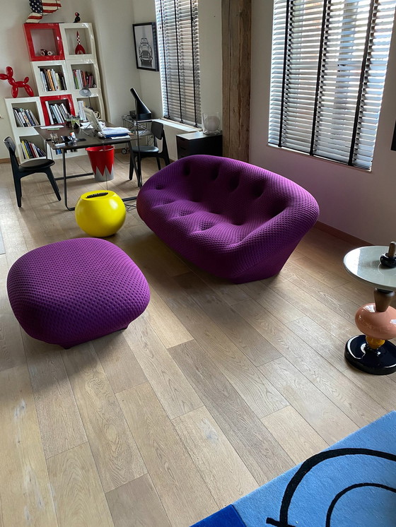 Image 1 of Ploum 2 Zitbanken + Poef Ligne Roset