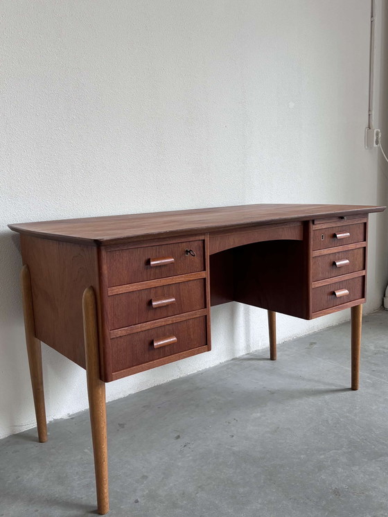 Image 1 of Vintage Bureau Teak + Eiken 2 Kanten 