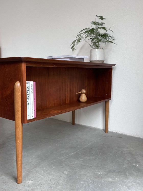 Image 1 of Vintage Bureau Teak + Eiken 2 Kanten 