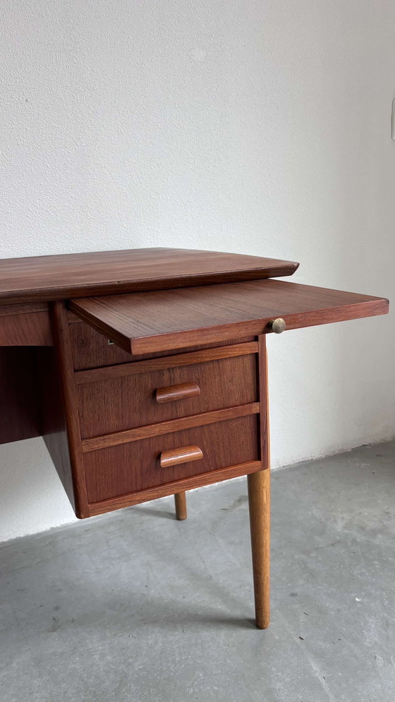 Image 1 of Vintage Bureau Teak + Eiken 2 Kanten 