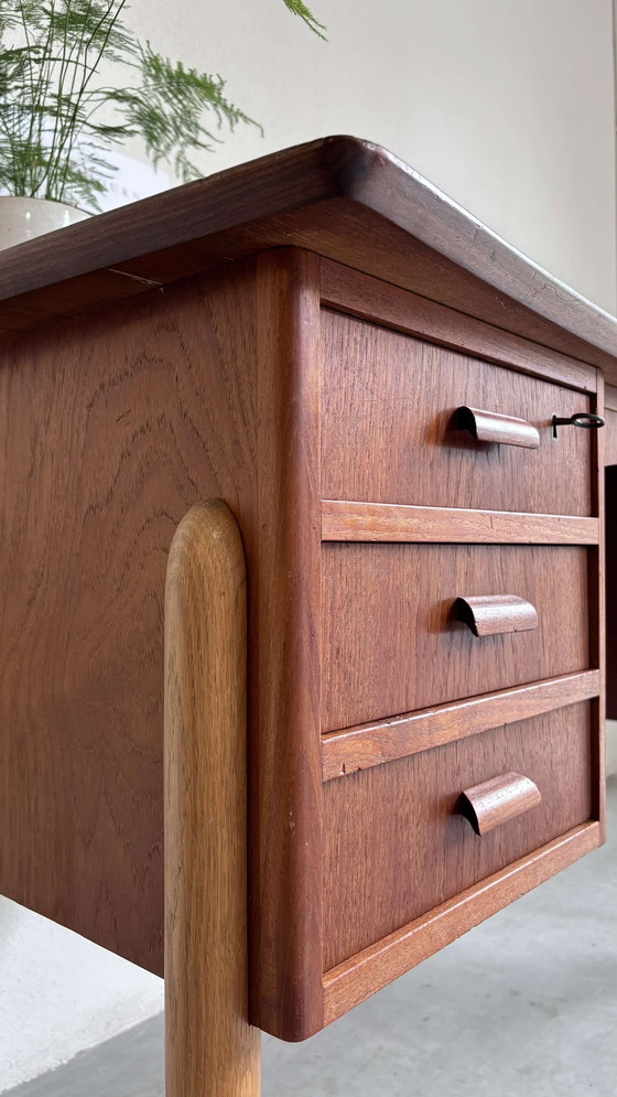 Image 1 of Vintage Bureau Teak + Eiken 2 Kanten 