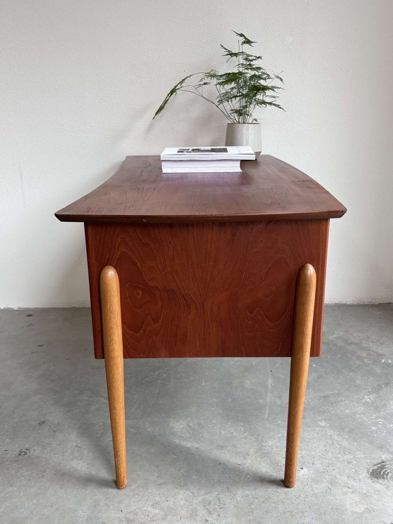 Image 1 of Vintage Bureau Teak + Eiken 2 Kanten 