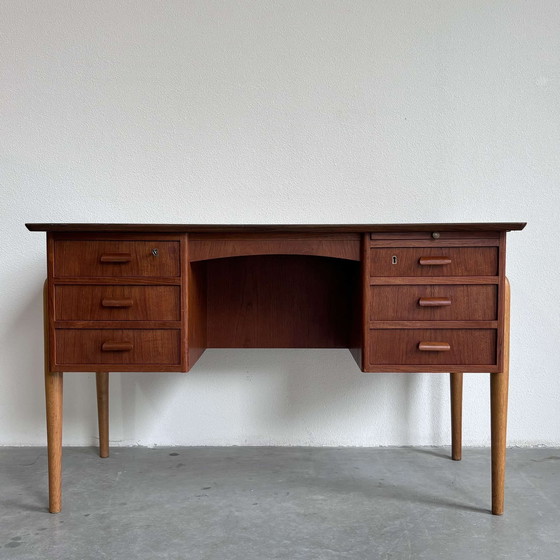 Image 1 of Vintage Bureau Teak + Eiken 2 Kanten 