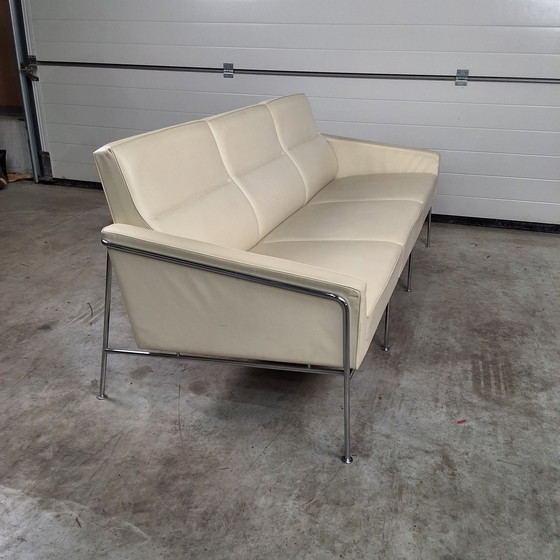 Image 1 of Fritz Hansen Series 3300 Bank/Zetel