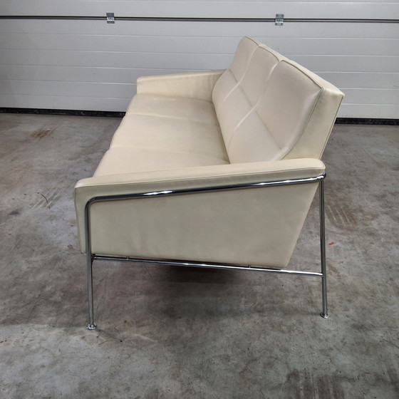 Image 1 of Fritz Hansen Series 3300 Bank/Zetel