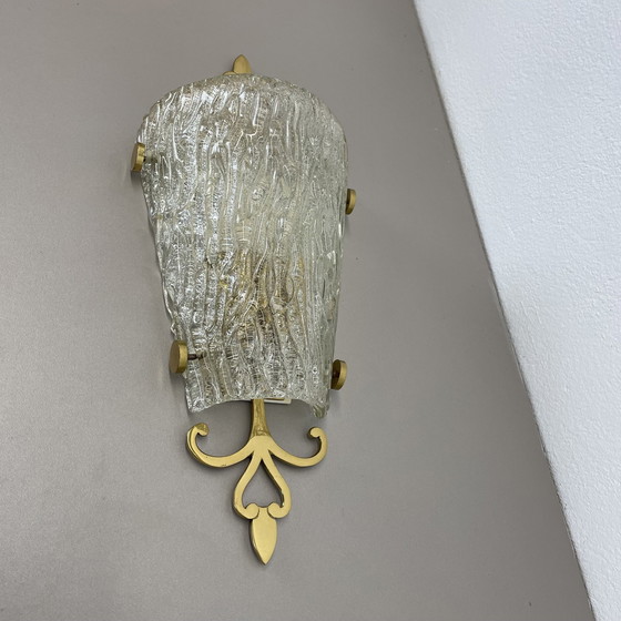 Image 1 of Prachtige 41cm messing en ijs glazen wandlamp Kalmar stijl, Duitsland 1970S