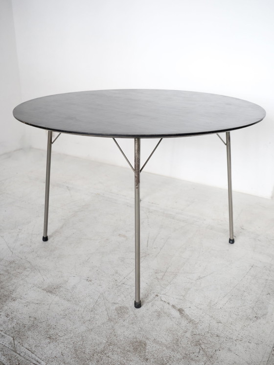 Image 1 of Arne Jacobsen tafel