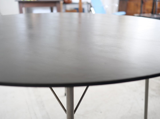 Image 1 of Arne Jacobsen tafel