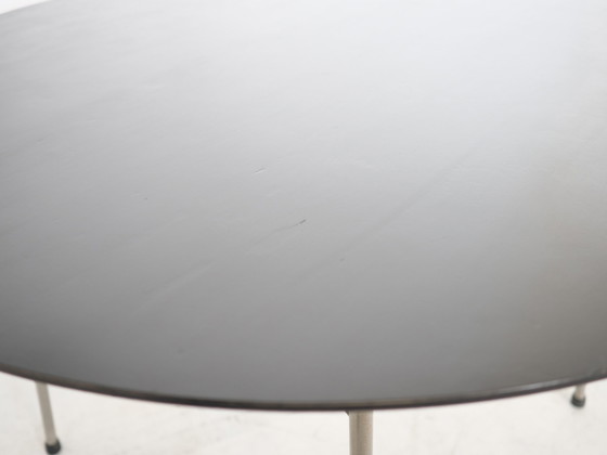 Image 1 of Arne Jacobsen tafel