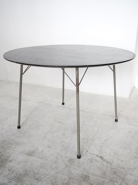 Image 1 of Arne Jacobsen tafel