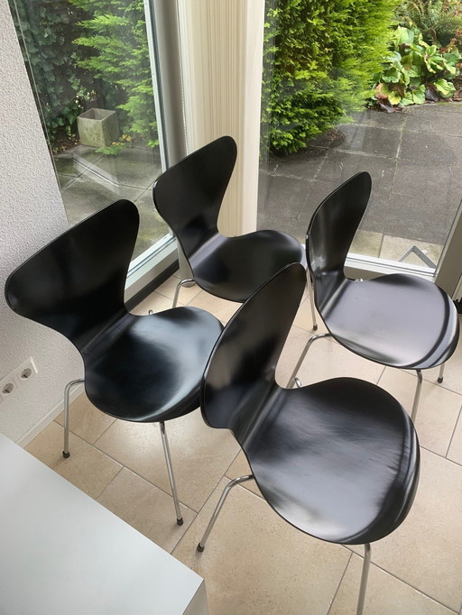 Set Van 4 Vlinderstoelen Van Arne Jacobsen Voor Fritz Hansen