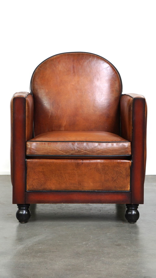 Schapenleren ArtDeco design fauteuil afgewerkt met hout