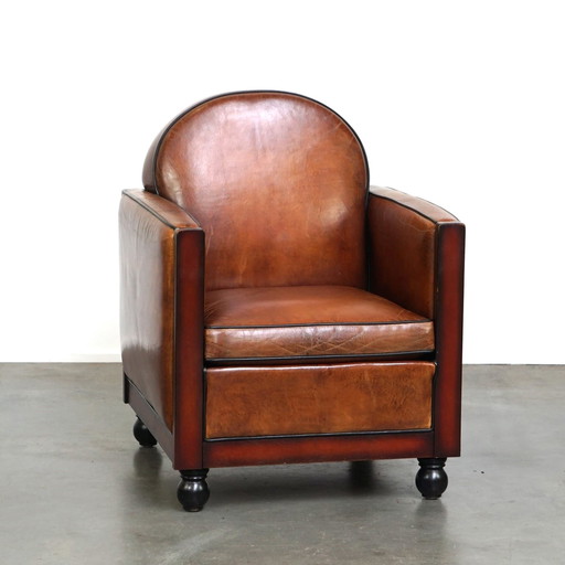 Schapenleren ArtDeco design fauteuil afgewerkt met hout