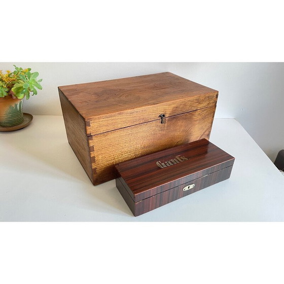 Image 1 of Paar oude houten handschoen- en zwaluwstaartdozen