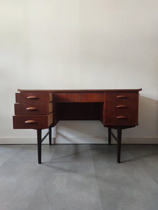 Vintage Deens Rondlopend Bureau In Teak