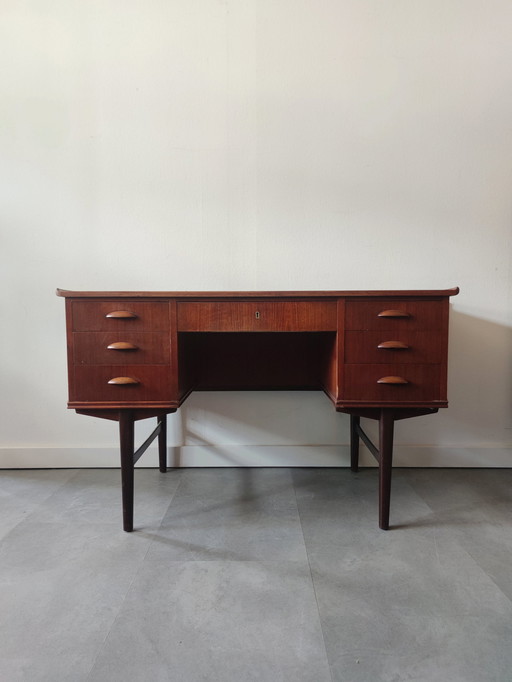 Vintage Deens Rondlopend Bureau In Teak