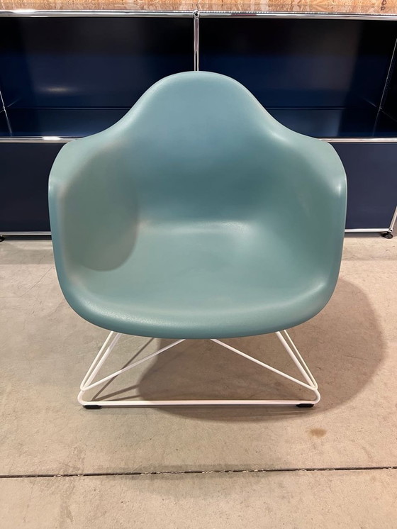 Image 1 of Vitra Eames Lar Stoel 