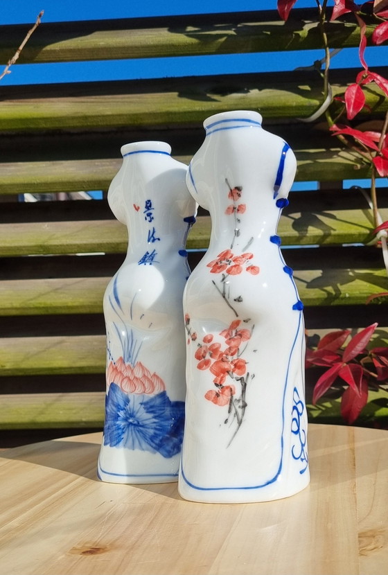 Image 1 of Wit porseleinen Kimono jurkvormige vaas Set van 2