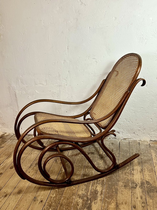 Thonet Bentwood Schommelstoel Met Caning 1900