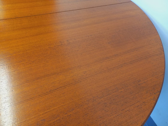 Image 1 of Grote Vintage 50s 60s Scandinavische ronde teakhouten tafel met verlengstukken