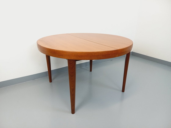 Image 1 of Grote Vintage 50s 60s Scandinavische ronde teakhouten tafel met verlengstukken