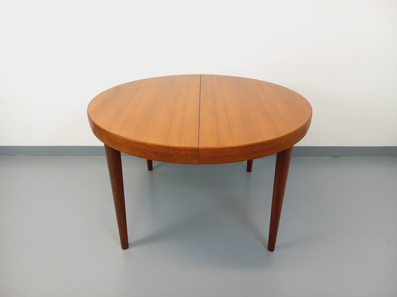 Image 1 of Grote Vintage 50s 60s Scandinavische ronde teakhouten tafel met verlengstukken