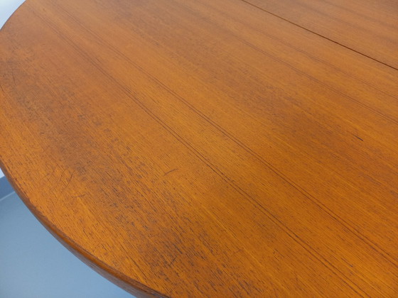 Image 1 of Grote Vintage 50s 60s Scandinavische ronde teakhouten tafel met verlengstukken