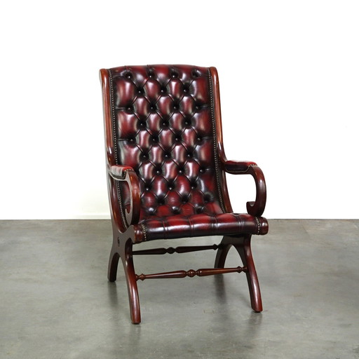 Donker rode gevlamde Engelse Chesterfield fauteuil van rundleer en hout, victoriaans model