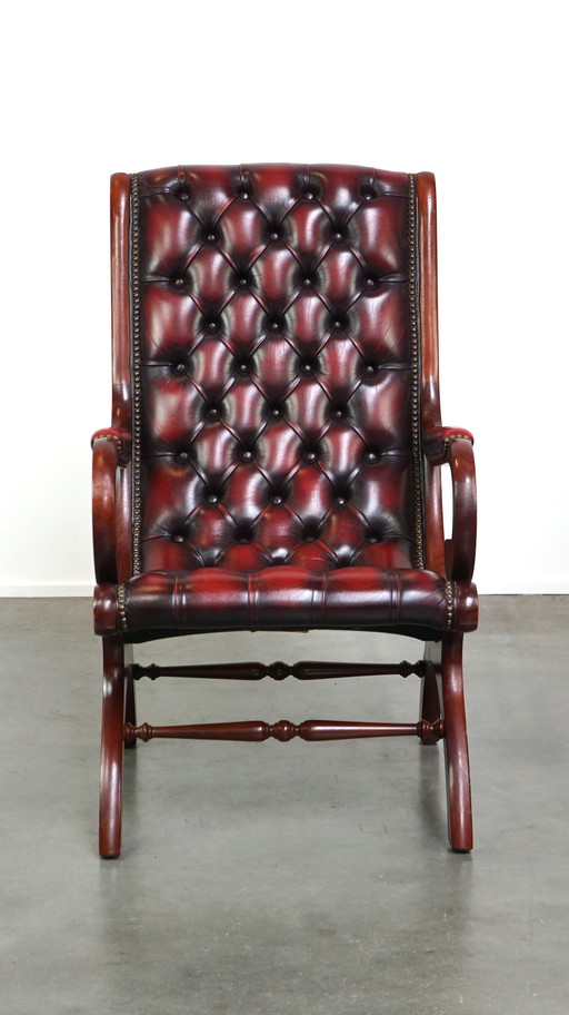 Donker rode gevlamde Engelse Chesterfield fauteuil van rundleer en hout, victoriaans model