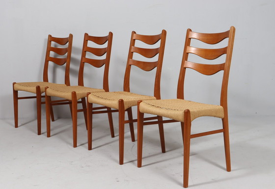 Image 1 of  Glyngøre Stolefabrik van Arne Wahl Iversen, 4 stoelen / eetkamerstoelen, teak, papierkoord, Denemarken, jaren 1960