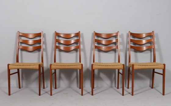 Image 1 of  Glyngøre Stolefabrik van Arne Wahl Iversen, 4 stoelen / eetkamerstoelen, teak, papierkoord, Denemarken, jaren 1960