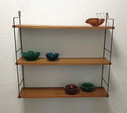 zestiger jaren wand/boekenrek met drie  planken 