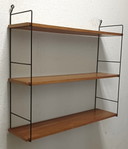 zestiger jaren wand/boekenrek met drie  planken 
