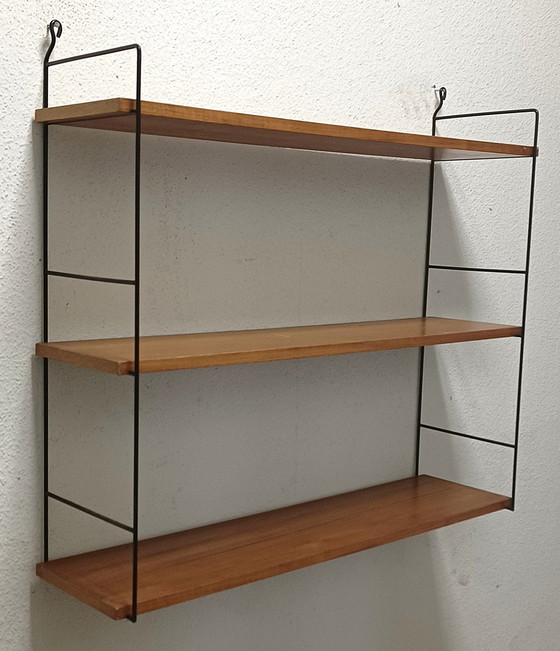 Image 1 of zestiger jaren wand/boekenrek met drie  planken 