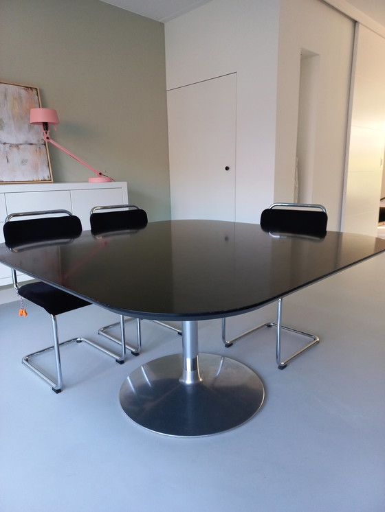 Image 1 of Artifort Design Conco vierkante eettafel 140 x 140 x 74