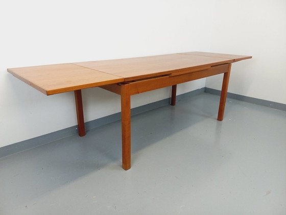 Image 1 of Vintage 60's Scandinavische stijl teakhouten eettafel met verlengstukken