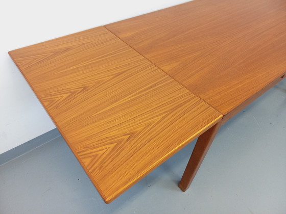 Image 1 of Vintage 60's Scandinavische stijl teakhouten eettafel met verlengstukken