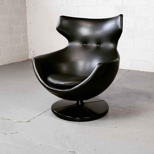 "Jupiter" swivel lounge chair by Pierre Guariche for Meurop