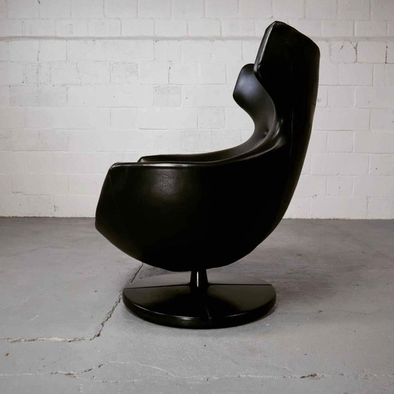 Image 1 of "Jupiter" swivel lounge chair by Pierre Guariche for Meurop