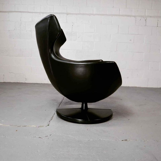 Image 1 of "Jupiter" swivel lounge chair by Pierre Guariche for Meurop