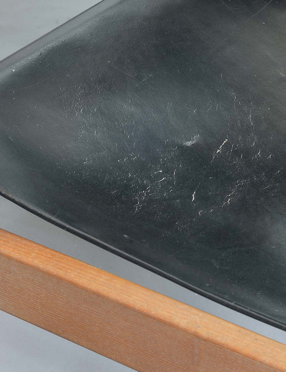 Image 1 of 2 Brutalistische Scandinavische Scandinavische massief eikenhouten fauteuils met zwart zadelleer, jaren 60.