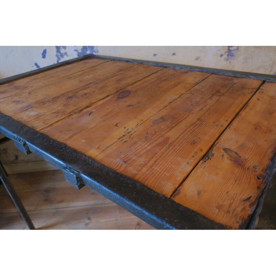 Image 1 of Vintage industriële tafel van ijzer en hout, 1960