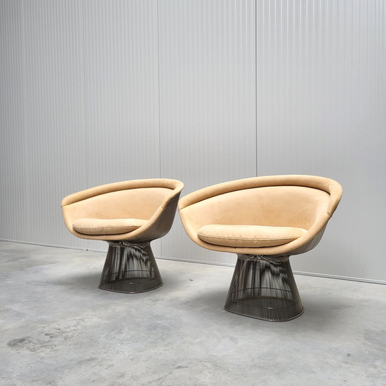 Image 1 of 2X Warren Platner loungestoel Knoll Naturale Ultra Suede