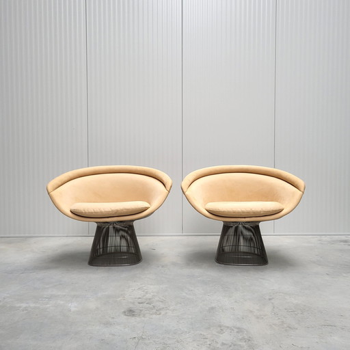 2X Warren Platner loungestoel Knoll Naturale Ultra Suede