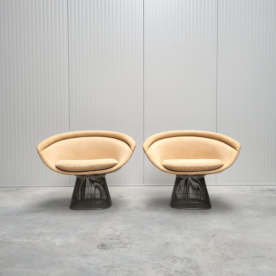 Image 1 of 2X Warren Platner loungestoel Knoll Naturale Ultra Suede