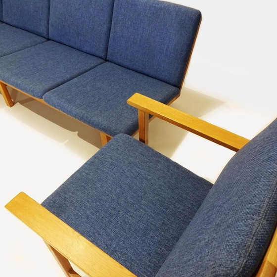 Image 1 of Deense Mid Century Børge Mogensen 4 zits Eiken bank en twee fauteuils