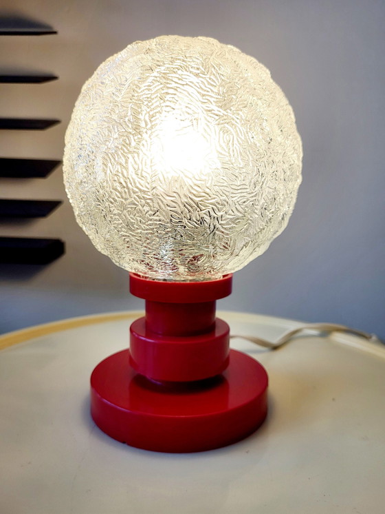 Image 1 of Vintage Space Age Tafellamp Uit De Jaren 60 Met Lampenkap In Frosted Glas En Plastic Voet